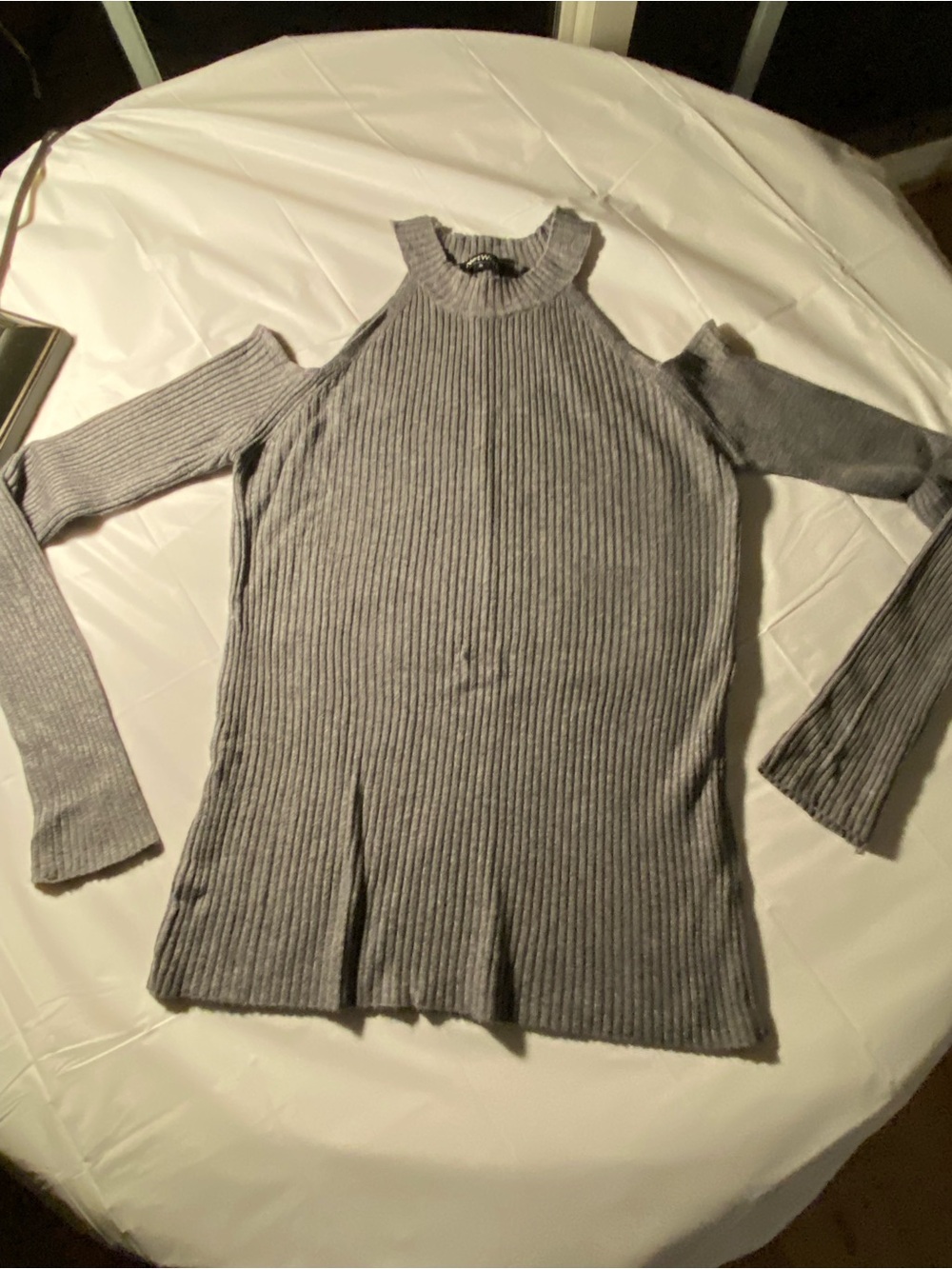Cold-Shoulder Ribbed Knit Sweater - Gray - Picture 3 of 9